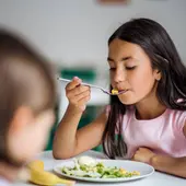 De la huerta a la mesa de casa y del comedor. Las sugerencias de Tony Pérez para mejorar la alimentación en el nuevo curso escolar De la huerta a la mesa de casa y del comedor. Las sugerencias de Tony Pérez para mejorar la alimentación en el nuevo curso escolar