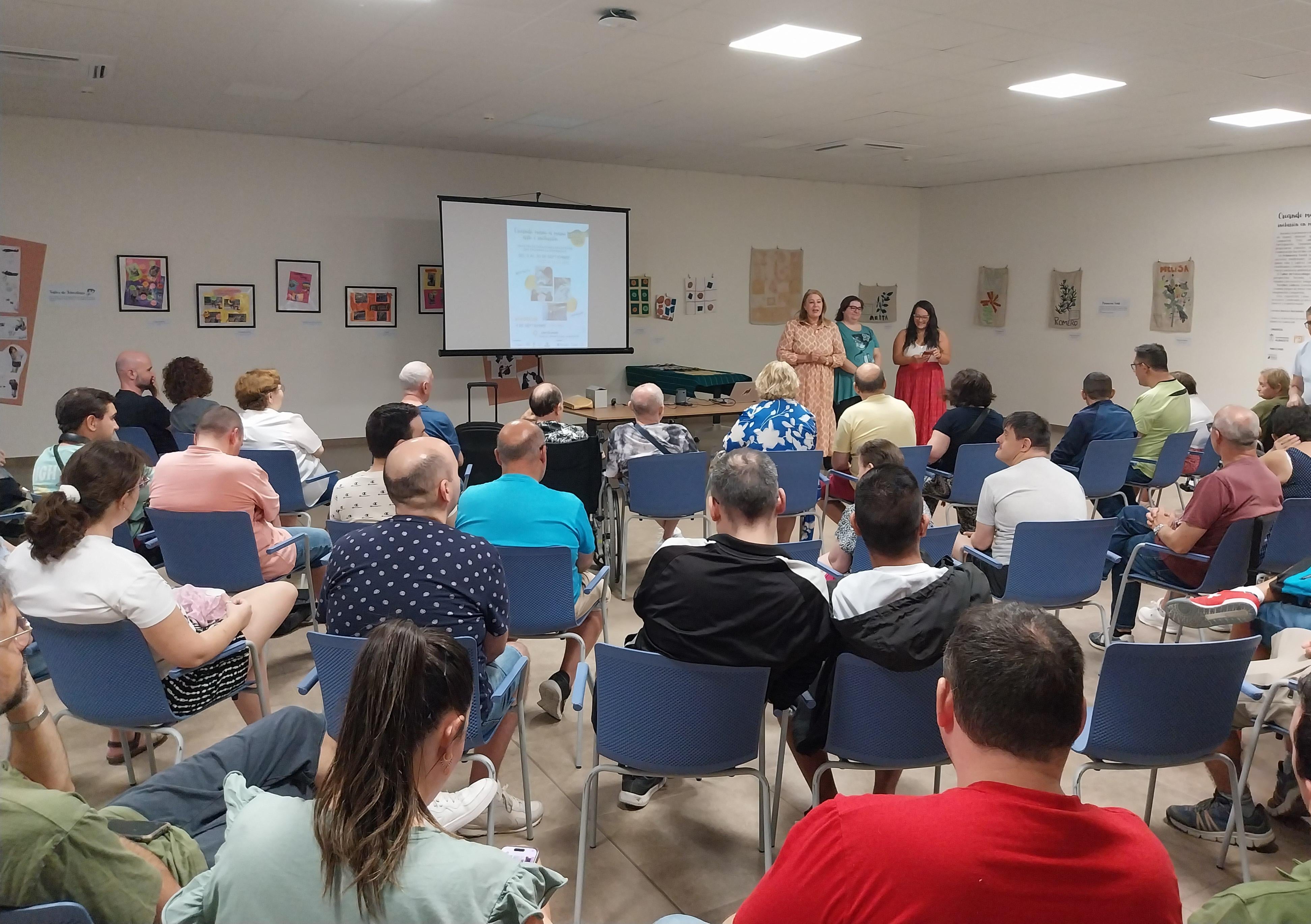 Una exposición de arte inclusivo, ejemplo de colaboración, ya se puede visitar en el Centro Ágora Una exposición de arte inclusivo, ejemplo de colaboración, ya se puede visitar en el Centro Ágora