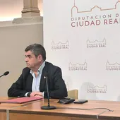 Luis Alberto Marín, durante la rueda de prensa que ha ofrecido en la Diputación de Ciudad Real Luis Alberto Marín, durante la rueda de prensa que ha ofrecido en la Diputación de Ciudad Real