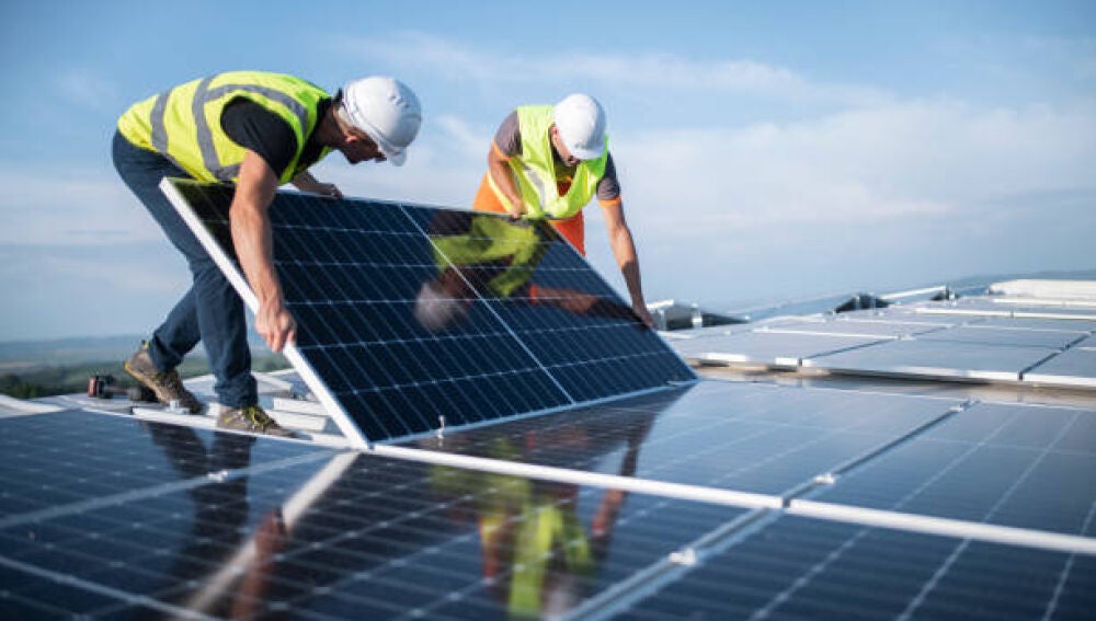 Valdés logra conseguir la creación de la primera comunidad energética.