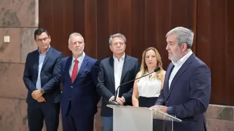 Firma del Protocolo para los trenes en Canarias (Foto: @obras_GobCan) Firma del Protocolo para los trenes en Canarias (Foto: @obras_GobCan)