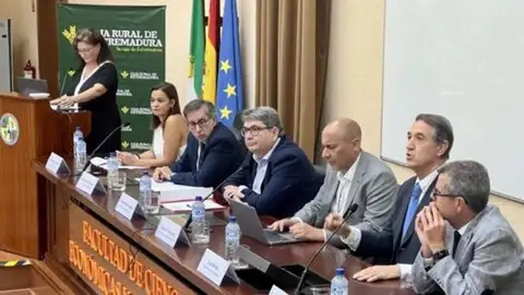 Arranca en Badajoz el I Congreso Nacional de Economistas con el objetivo de "repensar" la enseñanza de la Economía Arranca en Badajoz el I Congreso Nacional de Economistas con el objetivo de "repensar" la enseñanza de la Economía