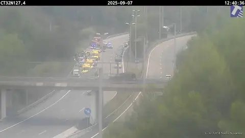 Dos heridos graves tras volcar un autocar con 60 turistas a bordo en Santa Susanna (Barcelona)