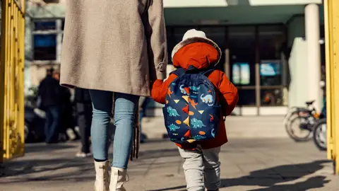 Unos 8 millones de alumnos regresan a las aulas en una vuelta al cole marcada por la IA