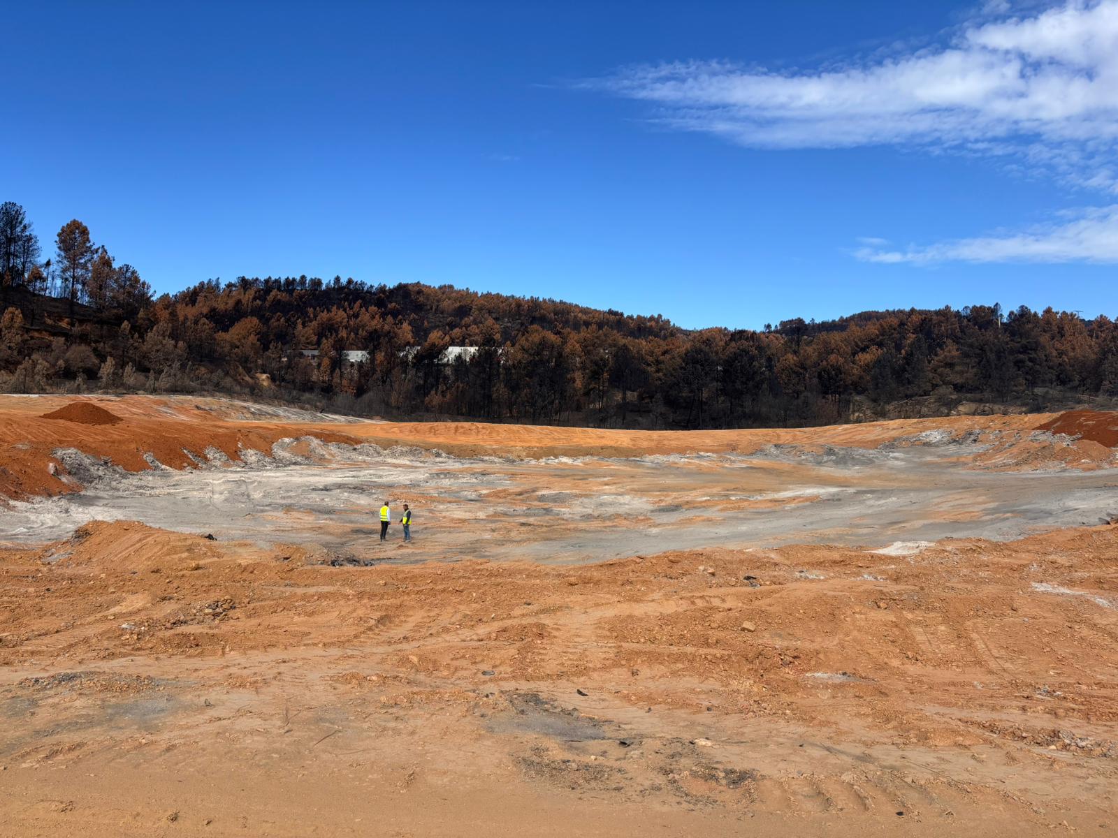 Sofocado o lume no vertedoiro de A Rúa Sofocado o lume no vertedoiro de A Rúa