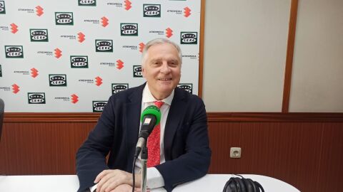 Francisco Cañizares en los estudios de Onda Cero Ciudad Real Francisco Cañizares en los estudios de Onda Cero Ciudad Real