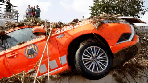 Estado de uno de los vehículos del Consorcio de Bomberos de la Provincia de València tras el paso de la DANA de València Estado de uno de los vehículos del Consorcio de Bomberos de la Provincia de València tras el paso de la DANA de València
