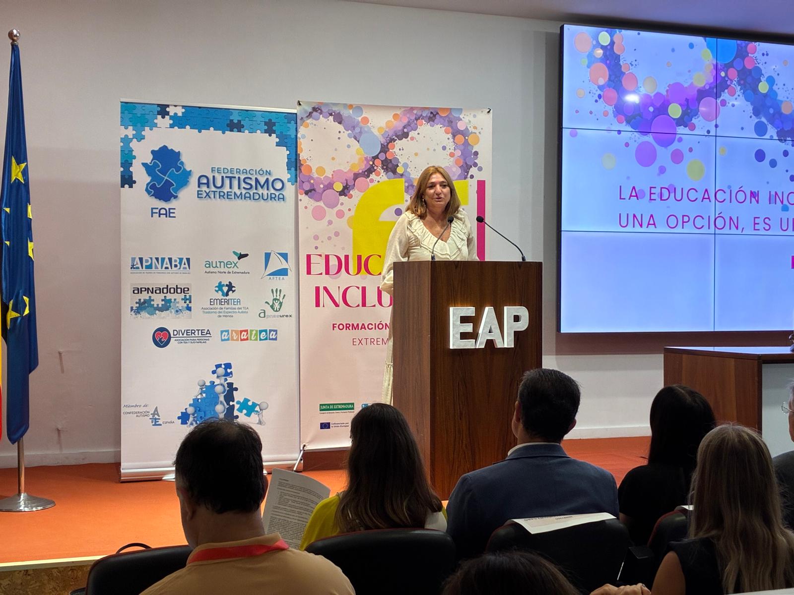 Un centenar de docentes de Aulas TEA asisten en Mérida a una jornada formativa para mejorar la atención de estos alumnos Un centenar de docentes de Aulas TEA asisten en Mérida a una jornada formativa para mejorar la atención de estos alumnos