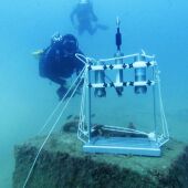 Villajoyosa instala un sistema para controlar la calidad del agua en la playa Centro y el pecio Bou Ferrer