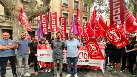 UGT y CCOO reivindican en la calle la reducción de la jornada laboral UGT y CCOO reivindican en la calle la reducción de la jornada laboral