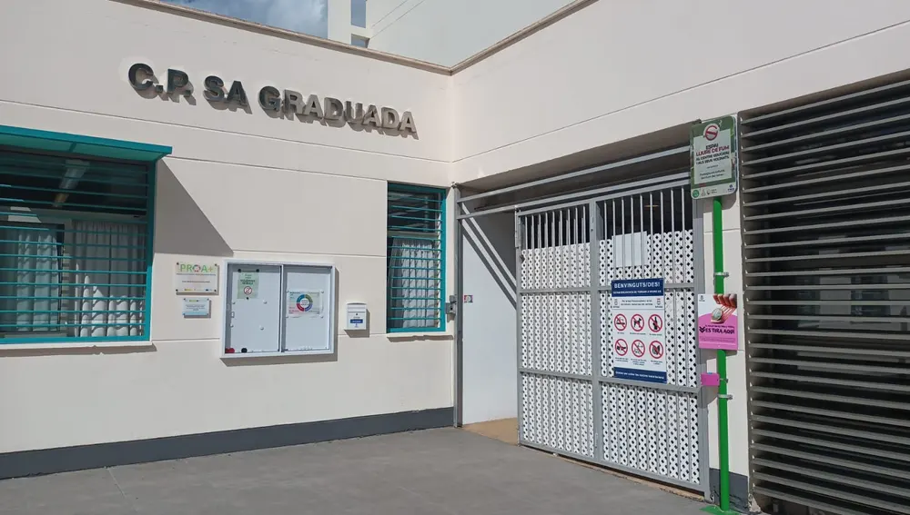 Imagen de la entrada del CEIP Sa Graduada de Ibiza Imagen de la entrada del CEIP Sa Graduada de Ibiza