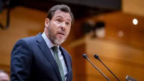 Puente afirma que Renfe estudia reclamar una compensación económica a Galicia y Castilla y León por el corte del AVE durante los incendios Puente afirma que Renfe estudia reclamar una compensación económica a Galicia y Castilla y León por el corte del AVE durante los incendios