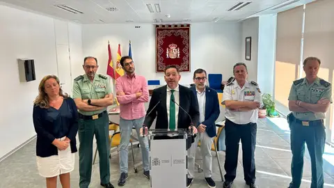 David Broceño atiende a los medios de comunicación antes de la reunión con médicos y enfermeros David Broceño atiende a los medios de comunicación antes de la reunión con médicos y enfermeros