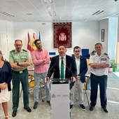 David Broceño atiende a los medios de comunicación antes de la reunión con médicos y enfermeros David Broceño atiende a los medios de comunicación antes de la reunión con médicos y enfermeros