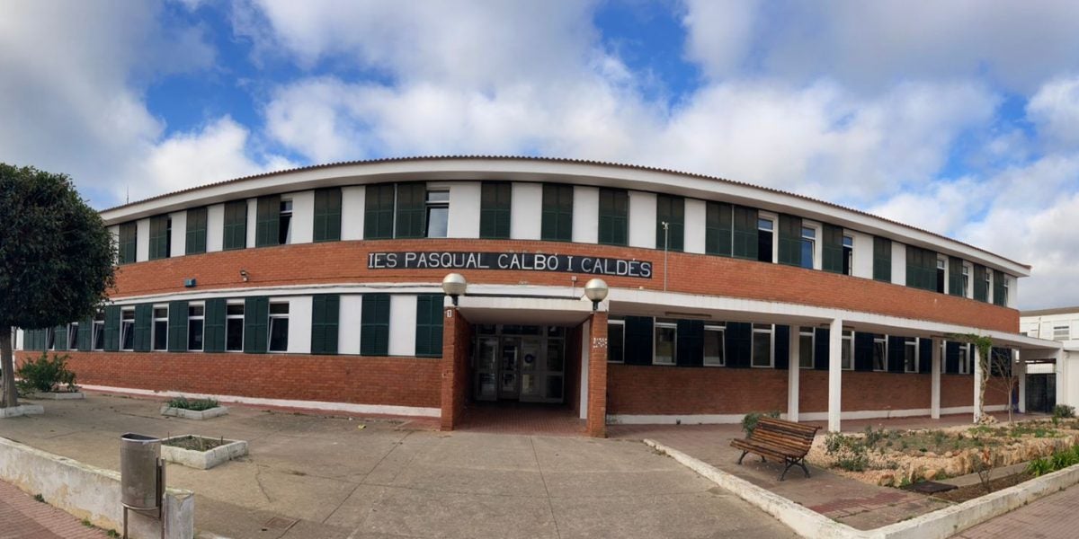 Las familias de las aulas Ueeco del Pasqual Calbó de Maó exigen al Govern que solucione los problemas con el transporte Las familias de las aulas Ueeco del Pasqual Calbó de Maó exigen al Govern que solucione los problemas con el transporte