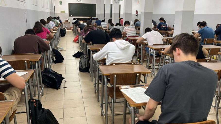 Aulas con estudiantes. 