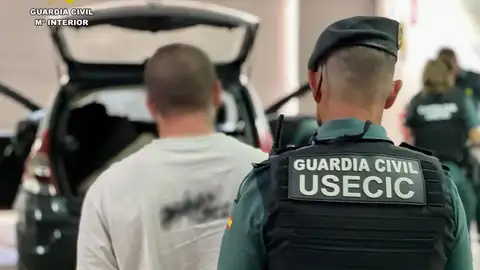 Detenido un conductor de 33 años cuando circulaba cerca de Cáceres con 14 kilos de hachís en su vehículo Detenido un conductor de 33 años cuando circulaba cerca de Cáceres con 14 kilos de hachís en su vehículo
