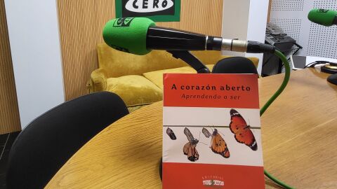Libro de Carmen Penin: A Coraz&oacute;n aberto