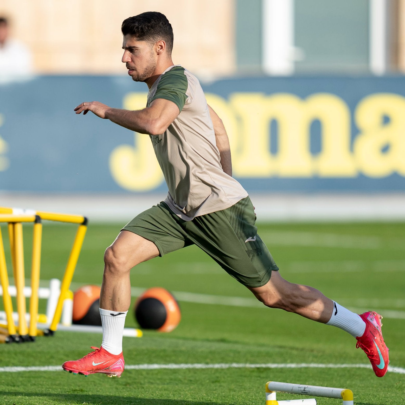 El Villarreal presenta a sus cuatro últimos fichajes El Villarreal presenta a sus cuatro últimos fichajes