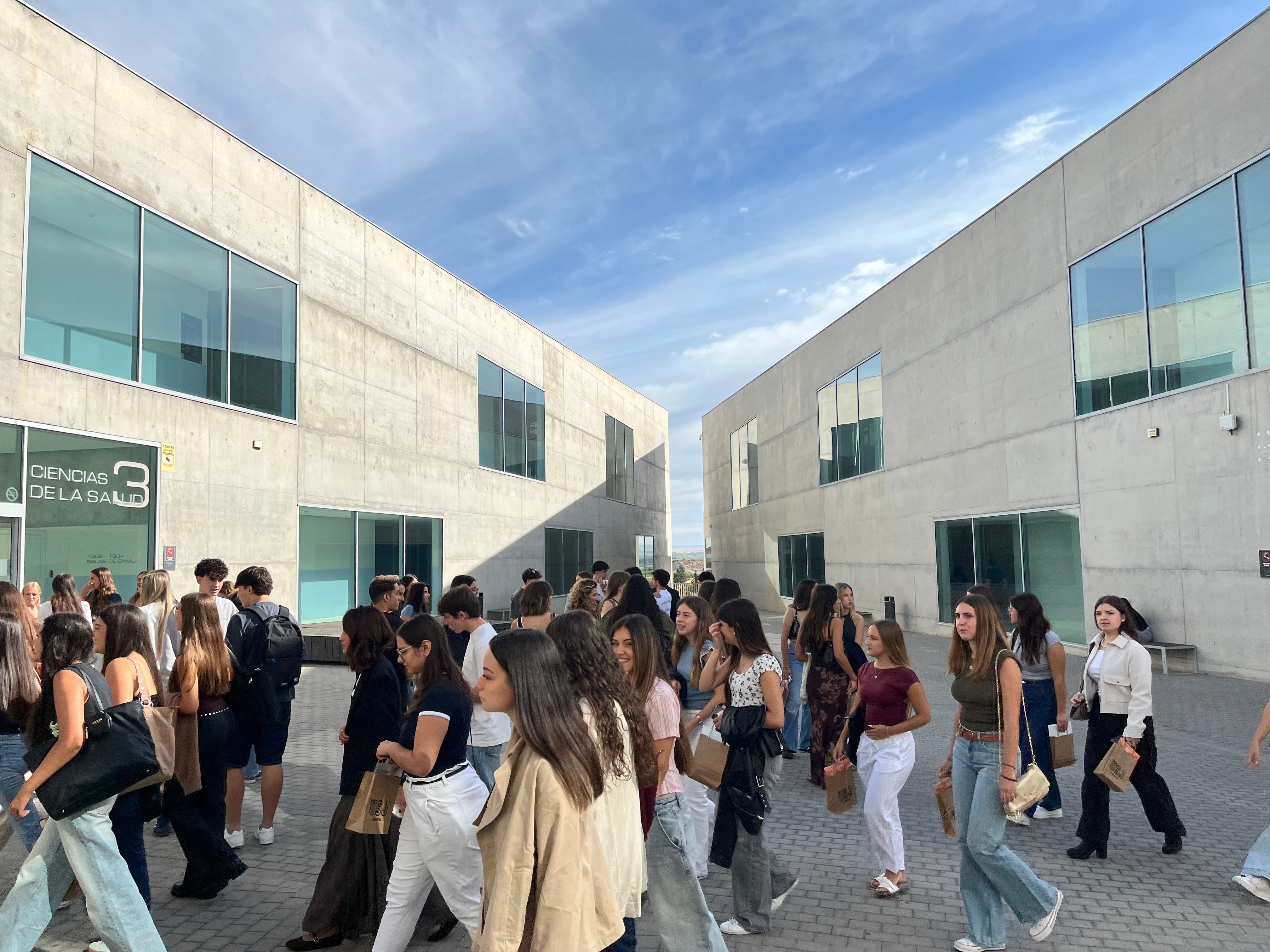 Cien alumnos estrenan el grado de Medicina en la Universidad San Jorge Cien alumnos estrenan el grado de Medicina en la Universidad San Jorge