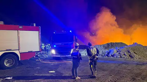 Incendio declarado en la noche del 10 se septiembre de 2025 en el PIERS de Arico, Tenerife Incendio declarado en la noche del 10 se septiembre de 2025 en el PIERS de Arico, Tenerife