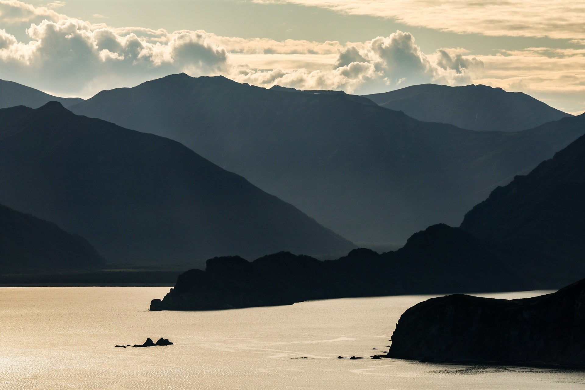 Declarada la amenaza de tsunami en la península rusa de Kamchatka tras un terremoto de magnitud 7,7 Declarada la amenaza de tsunami en la península rusa de Kamchatka tras un terremoto de magnitud 7,7