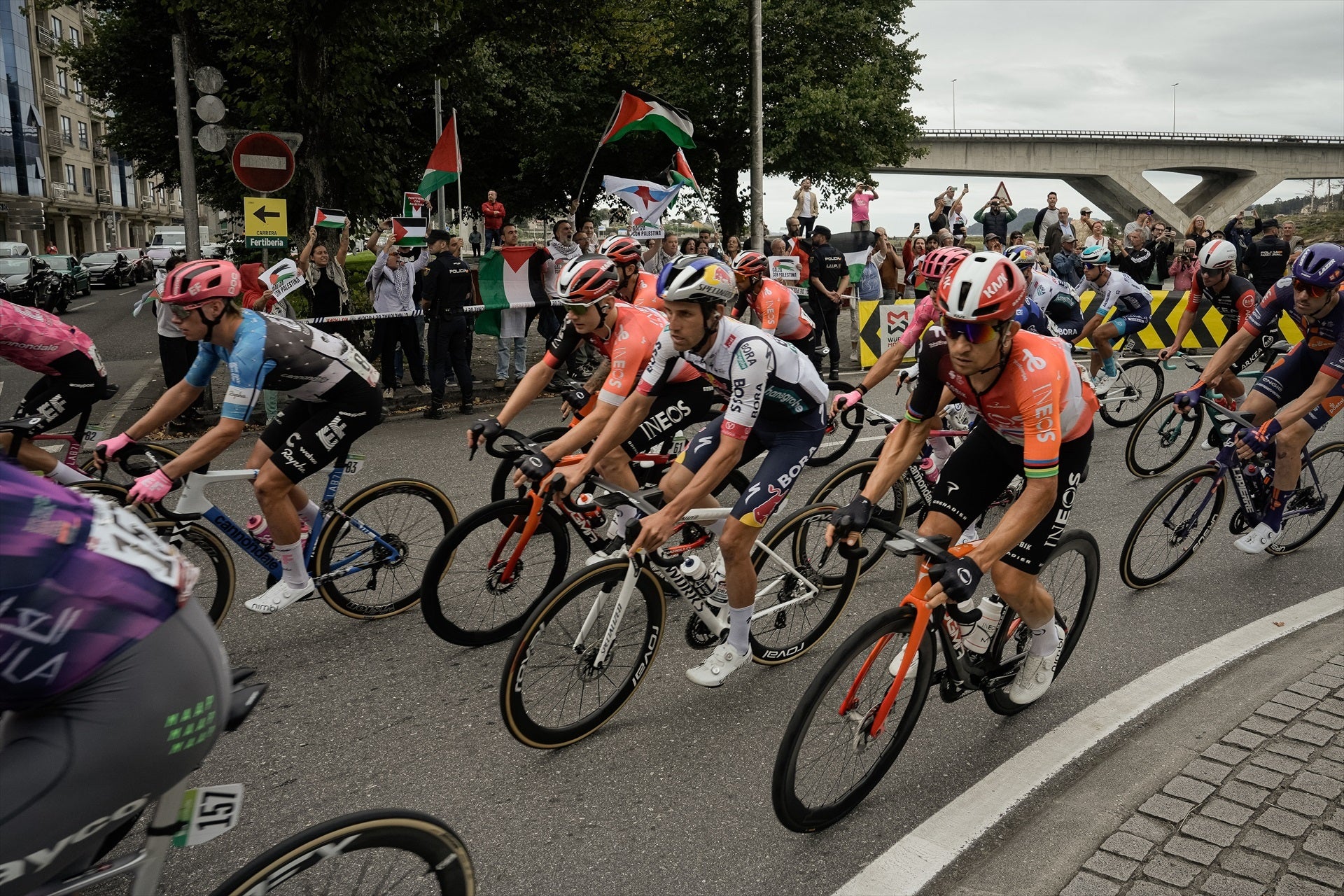 La Vuelta reduce su recorrido en la última etapa cinco kilómetros por "motivos de circulación" La Vuelta reduce su recorrido en la última etapa cinco kilómetros por "motivos de circulación"