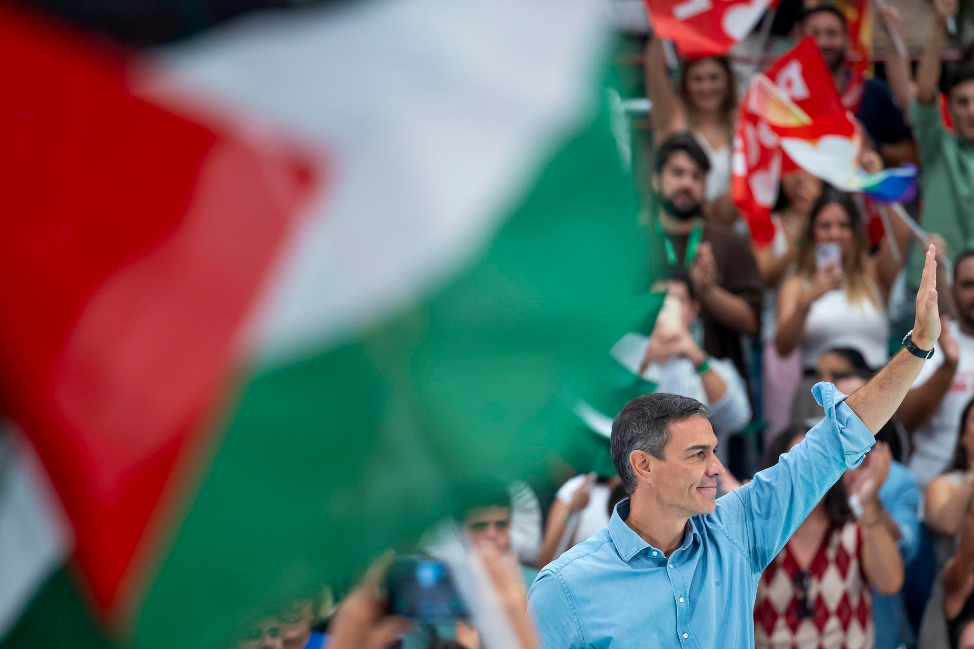 Pedro Sánchez muestra su "admiración" al pueblo español en su condena a la "barbarie" en Gaza Pedro Sánchez muestra su "admiración" al pueblo español en su condena a la "barbarie" en Gaza
