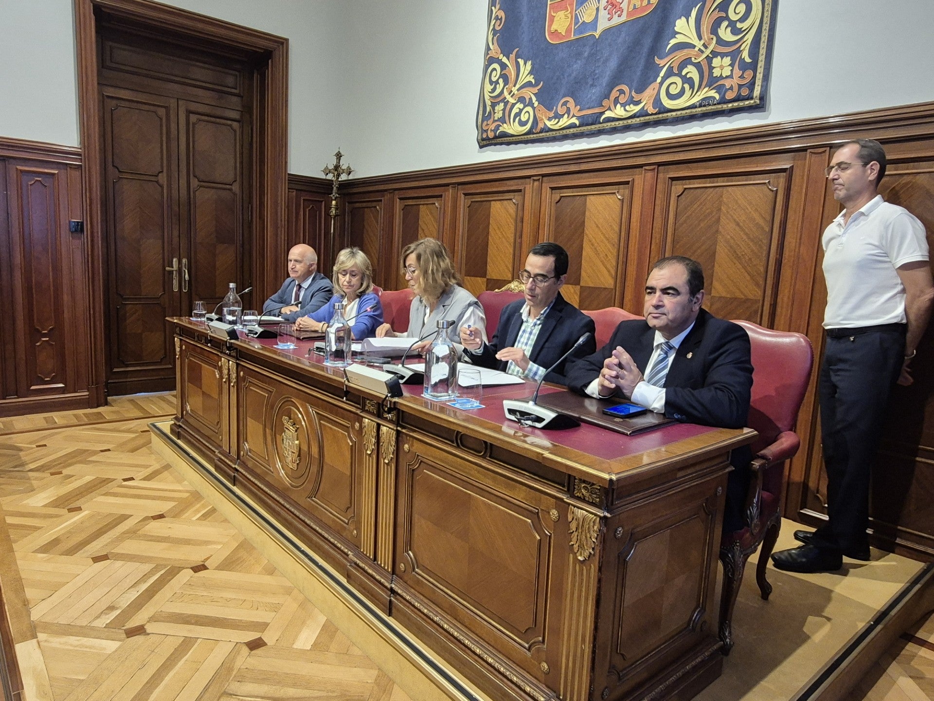 La Diputación responde a las necesidades de los ayuntamientos y flexibiliza los plazos y la gestión de los Planes Provinciales La Diputación responde a las necesidades de los ayuntamientos y flexibiliza los plazos y la gestión de los Planes Provinciales