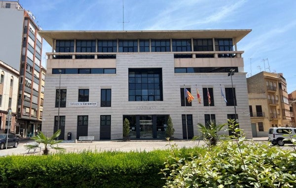 Reciben la propuesta urbanística para transformar el solar de Formolevante en un nuevo espacio residencial, comercial y verde Reciben la propuesta urbanística para transformar el solar de Formolevante en un nuevo espacio residencial, comercial y verde