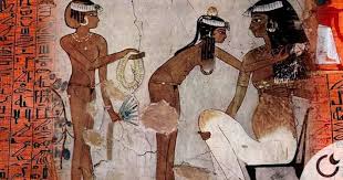 En el antiguo Egipto usaban excremento de hipopótamo para saber si el parto iba a ir bien o mal
