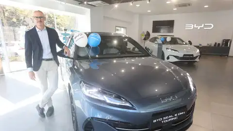 BYD Caetano TEC presenta dos nuevos híbridos enchufables Seal 6-DM y Seal 6 DM-I TOURING, con hasta 1.500 km de autonomía y amplía su red de concesionarios Caetano BYD Caetano TEC presenta dos nuevos híbridos enchufables Seal 6-DM y Seal 6 DM-I TOURING, con hasta 1.500 km de autonomía y amplía su red de concesionarios Caetano