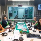 El gobierno local reconoce que "es mejorable" la limpieza de Santiago porque "los camiones tienen sus limitaciones" mientras la oposición cree que "nunca estuvo tan sucia a ciudad"