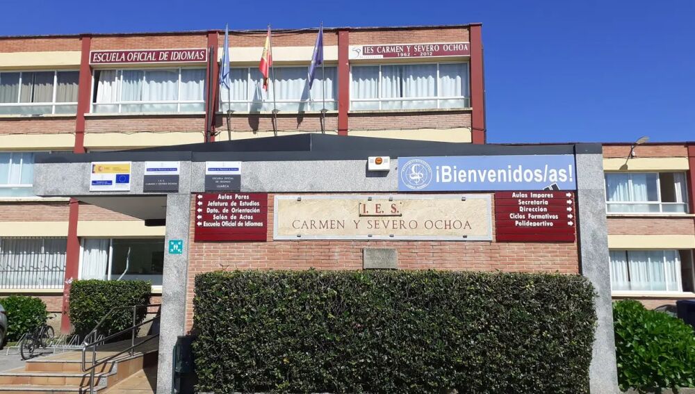 La EOI de Luarca celebra su primera reunión informativa para atraer al comercio local y al sector empresarial.