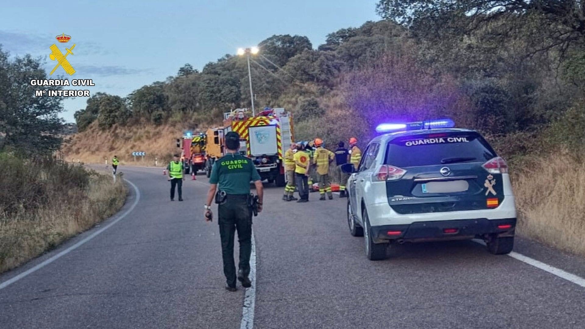 Localizan el cadáver de un hombre en el interior de un coche precipitado por un barranco en Cañamero Localizan el cadáver de un hombre en el interior de un coche precipitado por un barranco en Cañamero