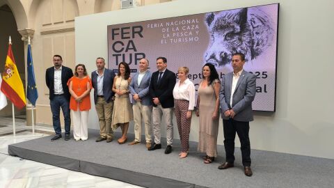 Foto de familia en la presentaci&oacute;n de FERCATUR 2025