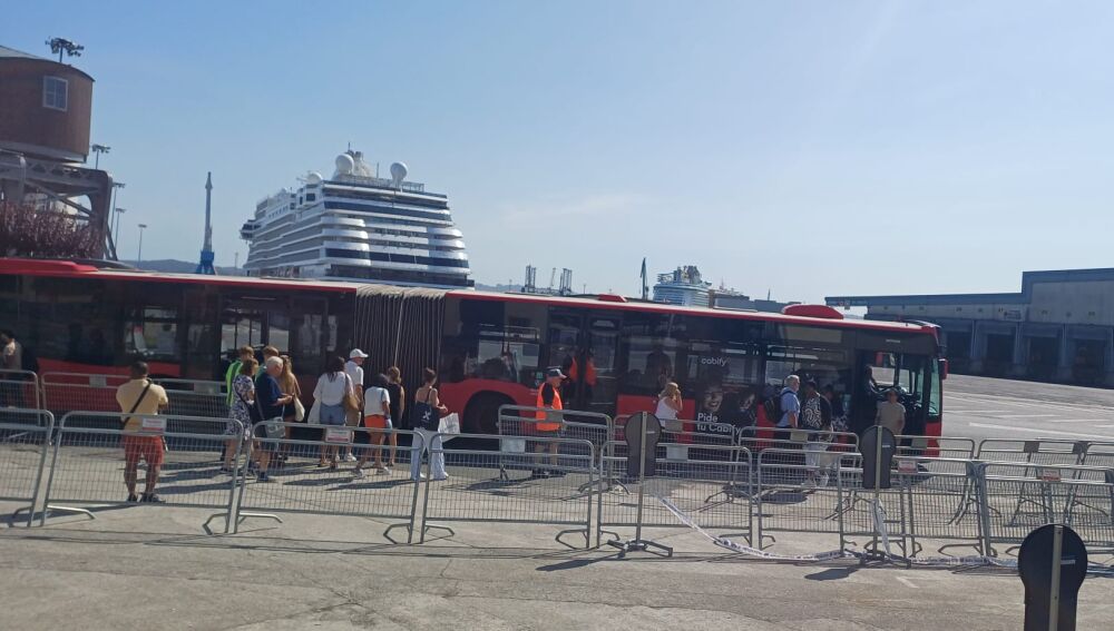 Servicio especial de la Compañía de Tranvías en el Puerto para desplazar cruceristas
