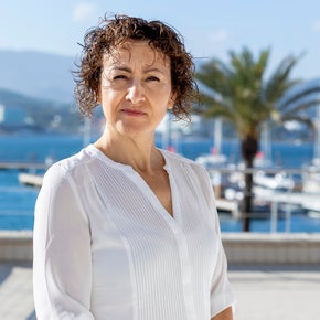 Neus Mateu: “Los nuevos agentes de Sant Antoni han sido muy bien acogidos por los ciudadanos porque combinan labores informativas y de inspección” Neus Mateu: “Los nuevos agentes de Sant Antoni han sido muy bien acogidos por los ciudadanos porque combinan labores informativas y de inspección”