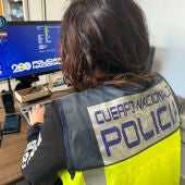 Una agente de la Policía Nacional.