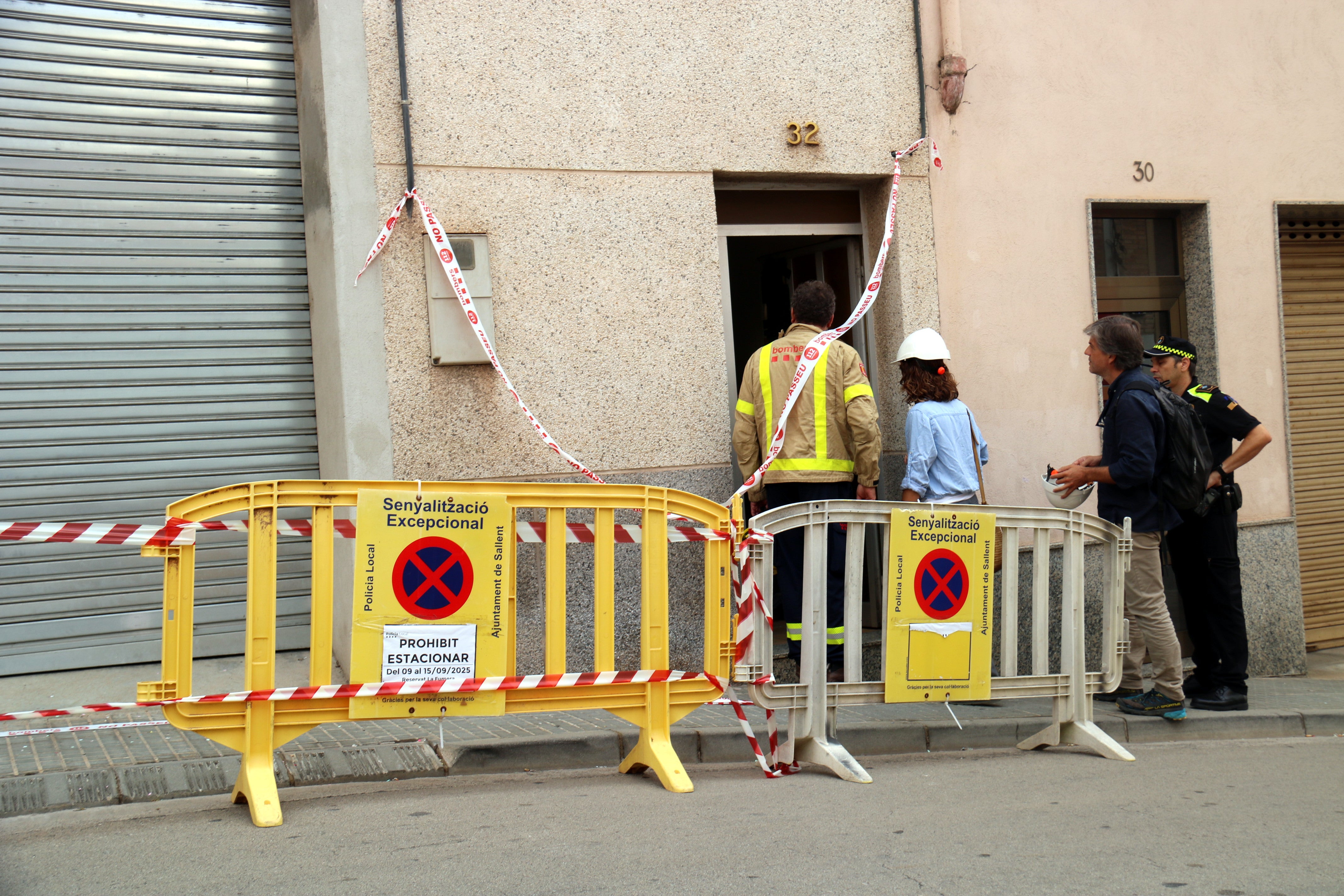 Ensorrament a Sallent: tretze evacuats i dos rescatats en un edifici Ensorrament a Sallent: tretze evacuats i dos rescatats en un edifici