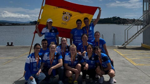 Astillero - equipo femenino remo
