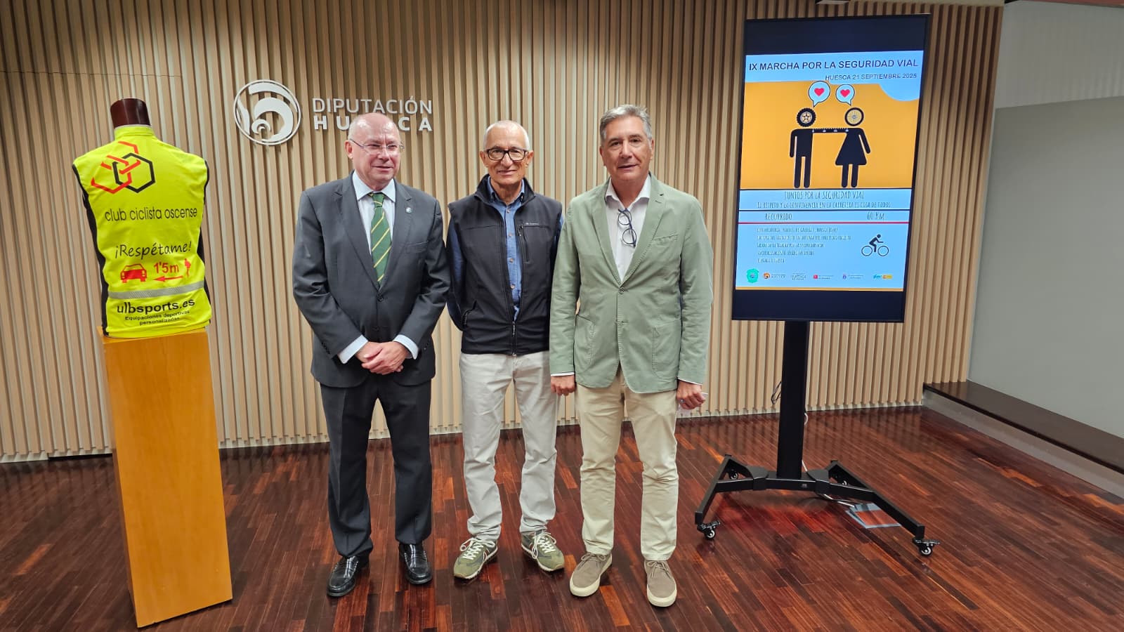 La IX Marcha por la Seguridad Vial en Huesca reclama mayor respeto para los ciclistas La IX Marcha por la Seguridad Vial en Huesca reclama mayor respeto para los ciclistas