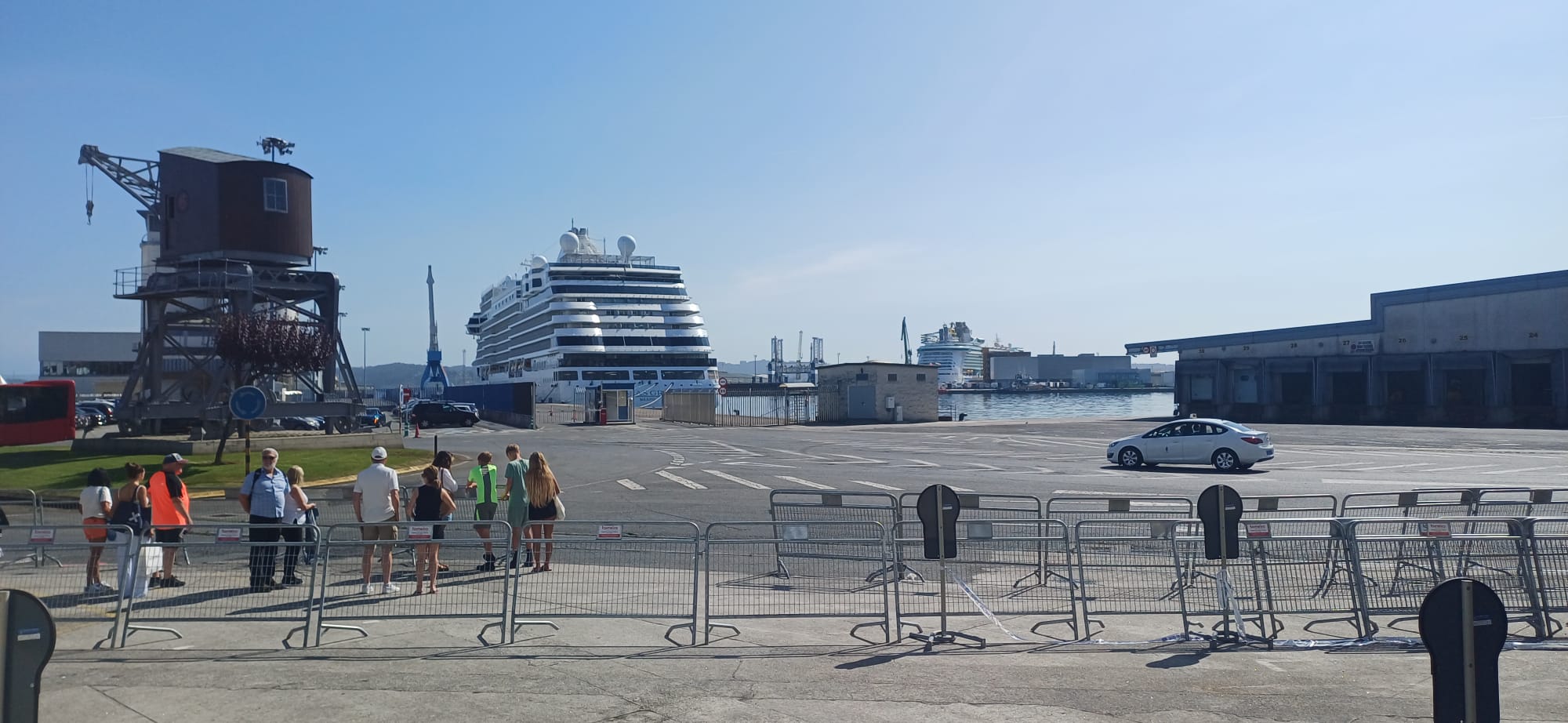 Tres cruceros, 12.000 cruceristas y ... "¡La Coruña is very nice and lovely city!" Tres cruceros, 12.000 cruceristas y ... "¡La Coruña is very nice and lovely city!"