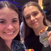 Irene del Rey luce su medalla del plata