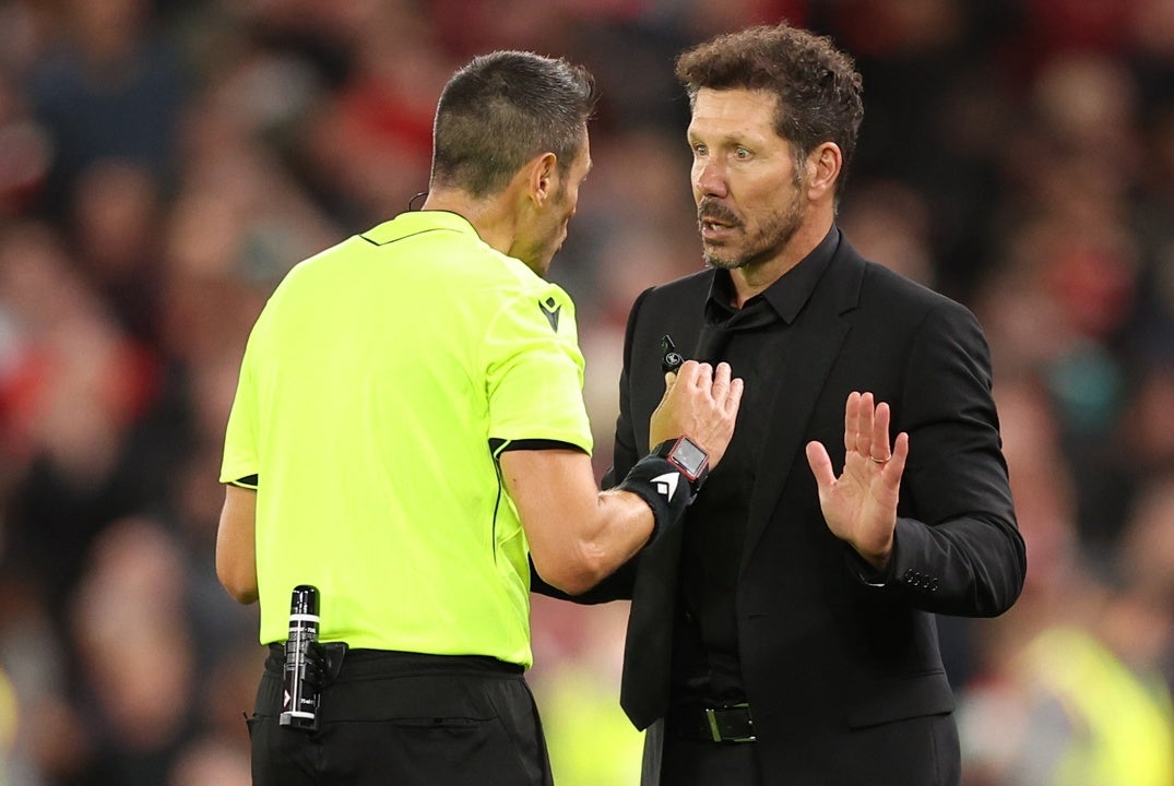 Simeone: "Deberíamos pelear contra los insultos a los entrenadores" Simeone: "Deberíamos pelear contra los insultos a los entrenadores"