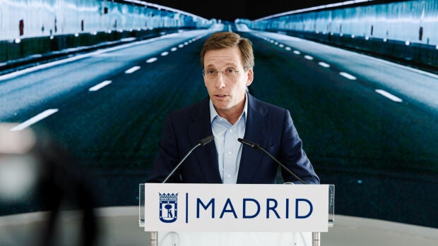 El alcalde de Madrid, José Luis Martínez-Almeida, interviene durante la presentación del sistema de balizas El alcalde de Madrid, José Luis Martínez-Almeida, interviene durante la presentación del sistema de balizas