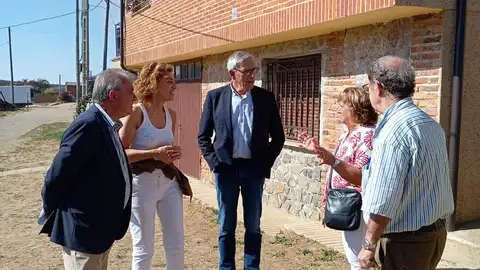 La Junta concede subvenciones a 9 familias de San Pedro de Cansoles por 1,8 millones de euros para la reconstrucción de varias viviendas y edificaciones complementarias afectadas por los incendios forestales .