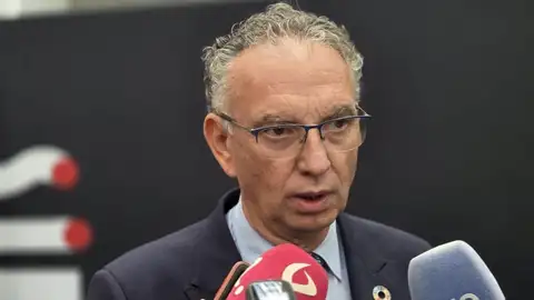 El Gobierno anuncia inversiones para mejorar la seguridad o en los sistemas de información del Aeropuerto de Badajoz El Gobierno anuncia inversiones para mejorar la seguridad o en los sistemas de información del Aeropuerto de Badajoz