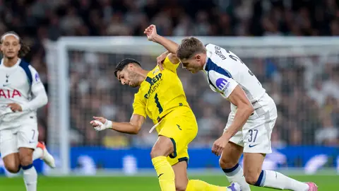 Ayoze en acción ante el Tottenham Ayoze en acción ante el Tottenham