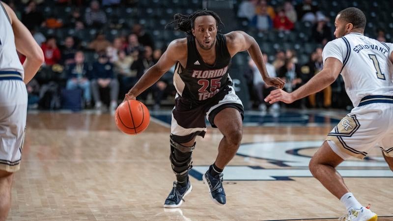 Amics cierra su plantilla con el fichaje de Sesan Russell Amics cierra su plantilla con el fichaje de Sesan Russell